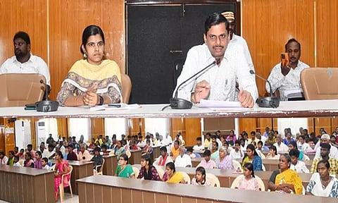 எந்த சிக்கல்கள் இருந்தாலும் மாணவர்கள் படிப்பை நிறுத்தக்கூடாது: தூத்துக்குடி கலெக்டர் வேண்டுகோள்