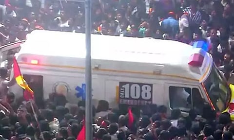 கரூர் கூட்ட நெரிசலில் சிக்கி காயமடைந்த 51 பேர் வீடு திரும்பினர்