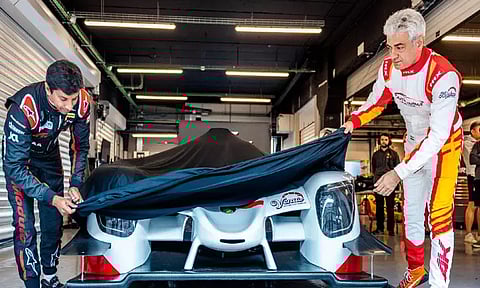 ஆசிய கார் ரேஸ் தொடர்: புதிய ரேஸ் காரை அறிமுகம் செய்த அஜித்