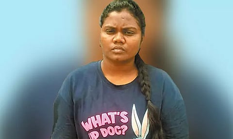 ஐ.ஏ.எஸ். படிக்க உதவக்கோரி கல்லூரி பேராசிரியரிடம் ரூ.80 லட்சம் மோசடி - இளம்பெண் கைது