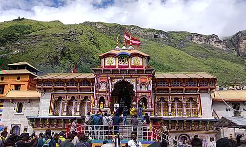 குளிர் காலத்தை முன்னிட்டு பத்ரிநாத் கோவில் கதவுகள் மூடல்