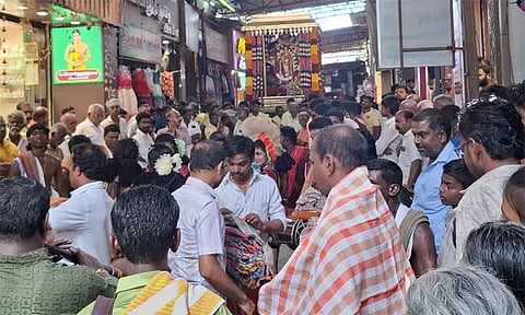 ஏரல் மெயின் பஜாரில் அம்மன் சப்பர பவனி