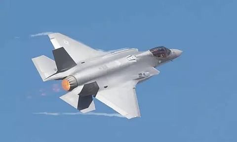 வெனிசுலா கடற்கரை பகுதியில் அமெரிக்க போர் விமானங்கள் பறந்ததால் பரபரப்பு