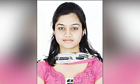 நிலநடுக்கத்தால் பாதிக்கப்பட்ட பிலிப்பைன்சில் சிக்கி தவிக்கும் சிக்கமகளூரு மாணவி