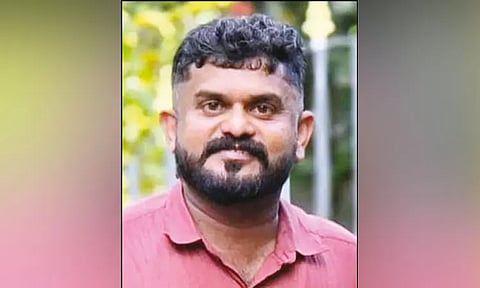 10-ம் வகுப்பு மாணவனுக்கு பாலியல் தொல்லை: கம்யூனிஸ்டு பிரமுகர் கைது