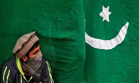 பாகிஸ்தானில் அவலம்; தாபாவில் உணவு சாப்பிட சென்ற இந்து வாலிபர் மீது கொடூர தாக்குதல்