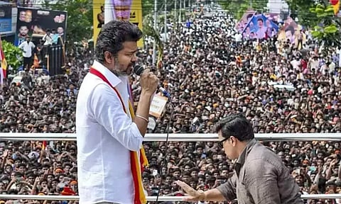 அரசியல் கூட்டங்களுக்கு கடும் கட்டுப்பாடுகள்.? தமிழக அரசு தீவிர பரிசீலனை