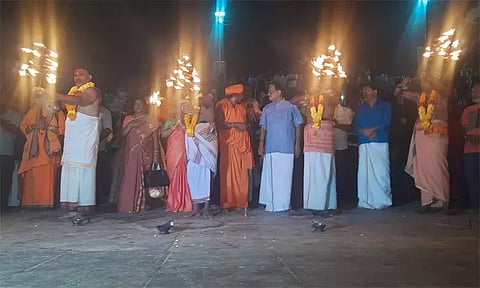 புரட்டாசி பௌர்ணமி... கன்னியாகுமரி முக்கடல் சங்கமத்தில் மகா சமுத்திர தீர்த்த ஆரத்தி