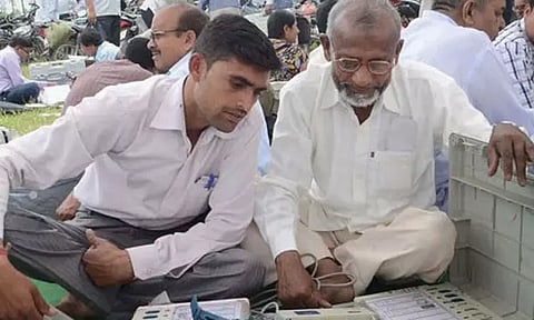 பீகாரில் 100 வயதை தாண்டிய 14 ஆயிரம் வாக்காளர்கள்