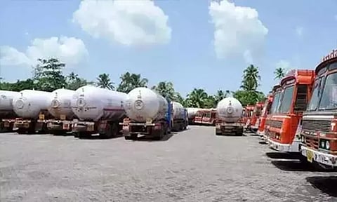 எல்பிஜி டேங்கர் லாரி உரிமையாளர்கள் இன்று முதல் காலவரையற்ற வேலை நிறுத்தம்