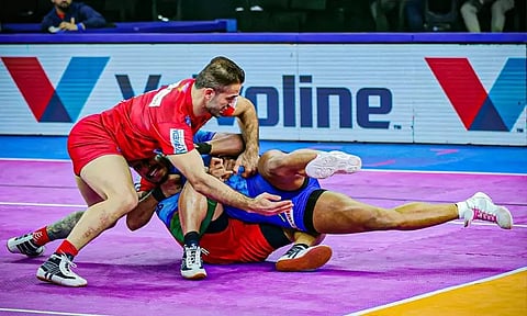 புரோ கபடி லீக்: தபாங் டெல்லி அணியை வீழ்த்தி பெங்கால் வாரியர்ஸ் வெற்றி