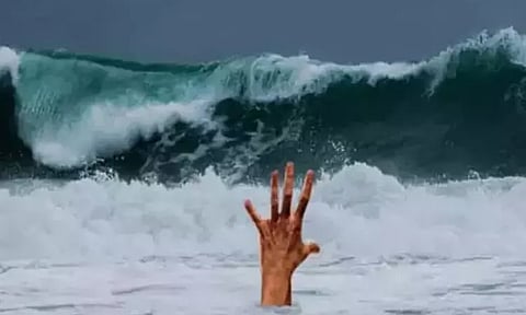 திருச்செந்தூர் கடல் அலையில் சிக்கி வாலிபர் உயிரிழப்பு