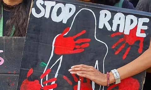 மேற்கு வங்காளம்: மருத்துவ மாணவி பாலியல் வன்கொடுமை - அதிர்ச்சி சம்பவம்