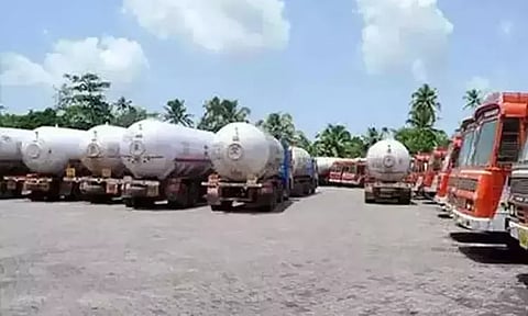 கியாஸ் டேங்கர் லாரிகள் வேலை நிறுத்த போராட்டத்துக்கு தடை கேட்டு வழக்கு