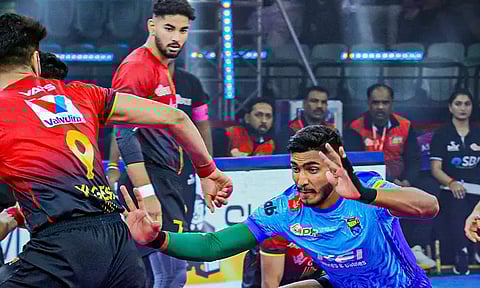 புரோ கபடி லீக்: பெங்கால் வாரியர்ஸ் அணியை வீழ்த்தி பெங்களூரு வெற்றி