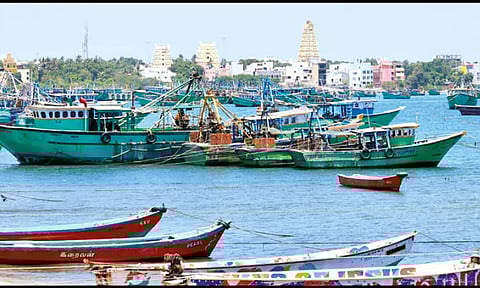 இலங்கை கடற்படையை கண்டித்து ராமேசுவரம் மீனவர்கள் 3-வது நாளாக வேலை நிறுத்தம்