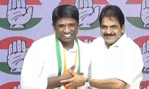 காங்கிரசில் இணைந்த முன்னாள் ஐஏஎஸ் அதிகாரி