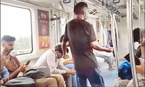 மெட்ரோ ரெயிலில் பிச்சை எடுத்த நபருக்கு ரூ.500 அபராதம்