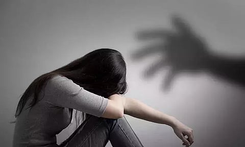 இளம்பெண்ணை காதலித்து கர்ப்பமாக்கிய வாலிபர் மீது வழக்கு