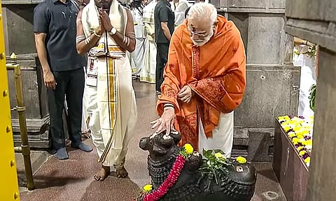 பிரதமர் மோடி ஆந்திரா வருகை - மல்லிகார்ஜுன சுவாமி கோவிலில் சாமி தரிசனம்