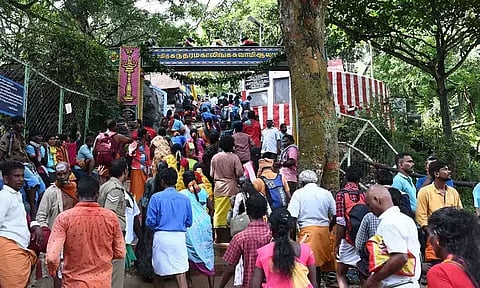 தொடர் மழை: சதுரகிரி கோவிலுக்கு செல்ல பக்தர்களுக்கு தடை