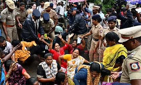 தூய்மை பணியாளர்கள் முற்றுகை போராட்டம்: தலைமைச்செயலகம் முன்பு பரபரப்பு