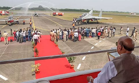 பாதுகாப்பு ஆயுதங்களை 100 சதவீதம் உள்நாட்டிலேயே உற்பத்தி செய்ய இலக்கு; ராஜ்நாத் சிங்