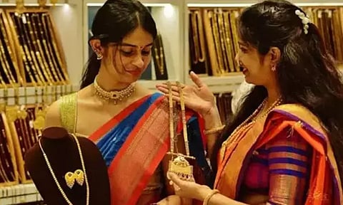 தங்கம் விலை குறைய வாய்ப்புகள் இருக்கிறதா? பொருளாதார நிபுணர் விளக்கம்