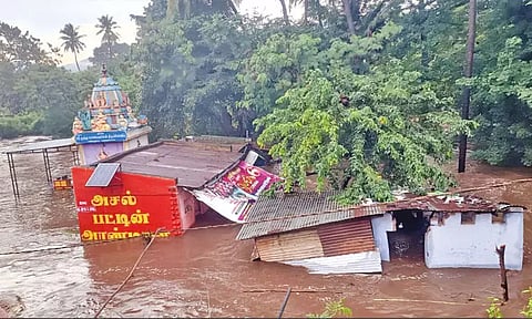 தமிழ்நாட்டில் வெளுத்து வாங்கும் வடகிழக்கு பருவமழை: அணைகள், ஏரிகள் வேகமாக நிரம்புகின்றன