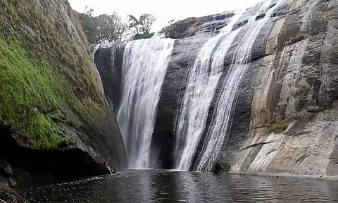 ஐந்துவீடு அருவியில் குளித்த மருத்துவ மாணவர் திடீர் மாயம் - நீரில் அடித்துச் செல்லப்பட்டாரா..?