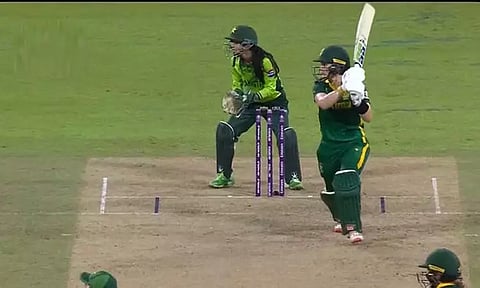 மகளிர் உலகக்கோப்பை: பாகிஸ்தானுக்கு இமாலய இலக்கு நிர்ணயித்த தென்னாப்பிரிக்கா