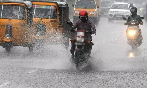 காற்றழுத்த தாழ்வு பகுதி அடுத்த 12 மணி நேரத்தில் தீவிரம் அடையும்: வானிலை மையம் கணிப்பு