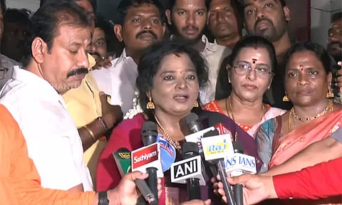 ‘தீபாவளிக்கு முதல்-அமைச்சர் வாழ்த்து சொல்லாதது வரலாற்றுப் பிழை’ - தமிழிசை சவுந்தரராஜன்