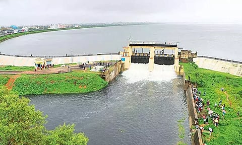 வடகிழக்கு பருவமழை: புழல் ஏரியில் நீர் திறப்பு அதிகரிப்பு