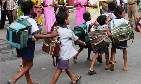 தர்மபுரியில் நாளை பள்ளிகள், அங்கன்வாடிகளுக்கு விடுமுறை; கலெக்டர் சதீஸ் அறிவிப்பு