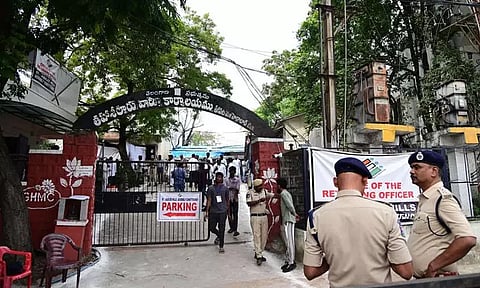 ஒரு சட்டசபை இடைதேர்தலில் 211 வேட்பாளர்கள் மனுதாக்கல்; தெலுங்கானாவில் வினோதம்