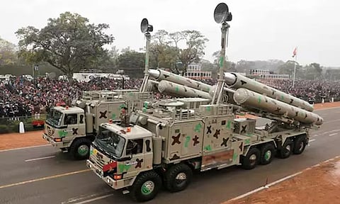 ரூ.79 ஆயிரம் கோடிக்கு ஆயுதங்கள், தளவாடங்கள் கொள்முதல்: ராணுவ அமைச்சகம் ஒப்புதல்