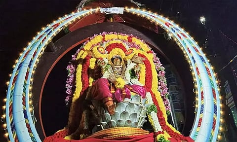 சந்திர பிரபை வாகனத்தில் சுப்ரமணிய சுவாமி வீதியுலா