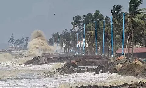 ‘மோன்தா’ புயல் ஆந்திராவை நோக்கிச் செல்லும் என தகவல்