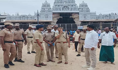 திருச்செந்தூர் கோவில் கந்தசஷ்டி திருவிழா: பாதுகாப்பு ஏற்பாடுகளை டி.ஐ.ஜி., எஸ்.பி. ஆய்வு