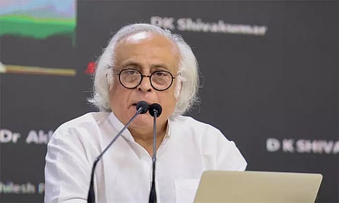 அதானி குழுமத்தில் முதலீடு செய்ய எல்ஐசி-க்கு நிர்பந்தமா? காங்கிரஸ் கிடுக்கிப்பிடி கேள்வி