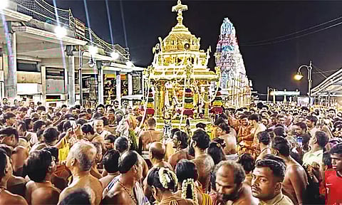 தங்க தேரில் பவனி வந்த சுவாமி ஜெயந்திநாதர், வள்ளி-தெய்வானை