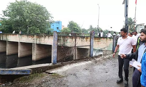 வியாசர்பாடி கால்வாயில் தூர்வாரும் பணிகள்; துணை முதல்-அமைச்சர் உதயநிதி ஸ்டாலின் ஆய்வு