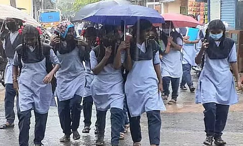 சென்னை உட்பட 2 மாவட்டங்களில் நாளை பள்ளிகளுக்கு விடுமுறை