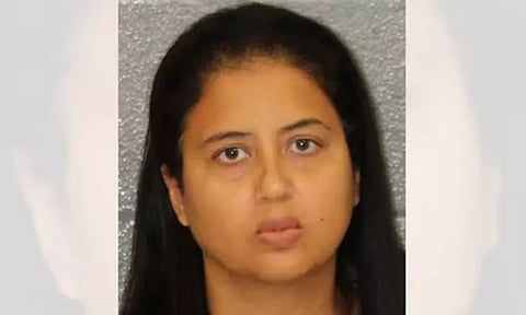 வீட்டை சுத்தம் செய்யாமல் குப்பையாக வைத்திருந்ததாக கணவரின் கழுத்தை அறுத்த ஆசிரியை - அதிர்ச்சி சம்பவம்