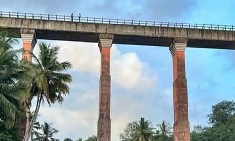 கன்னியாகுமரி: மாத்தூர் தொட்டி பாலம் சீரமைப்பு பணி நவம்பர் முதல் வாரம் தொடங்கும்- கலெக்டர் தகவல்