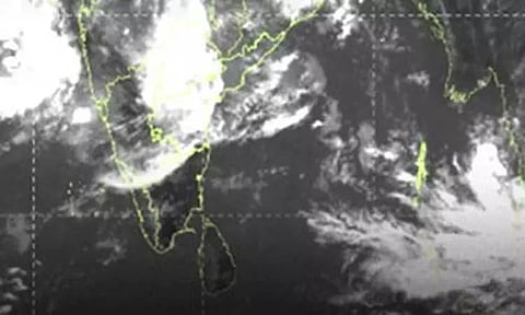 மோந்தா புயல் ஆழ்ந்த காற்றழுத்த தாழ்வு மண்டலமாக வலுவிழந்தது