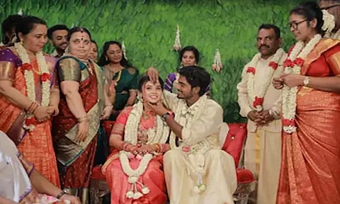 காதலியை கரம்பிடித்த “டூரிஸ்ட் பேமிலி” பட இயக்குனர்