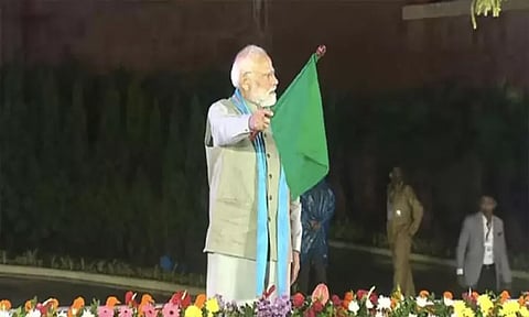 குஜராத்தில் ரூ.1,220 கோடி திட்டங்கள் பிரதமர் மோடி தொடங்கி வைத்தார்