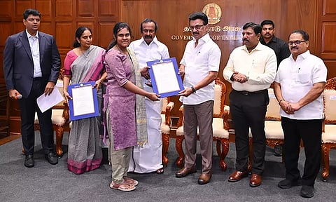 வீட்டுவசதி வாரிய பணியிடங்களுக்கு தேர்வு செய்யப்பட்டவர்களுக்கான பணி நியமன ஆணைகள் - முதல்-அமைச்சர் வழங்கினார்